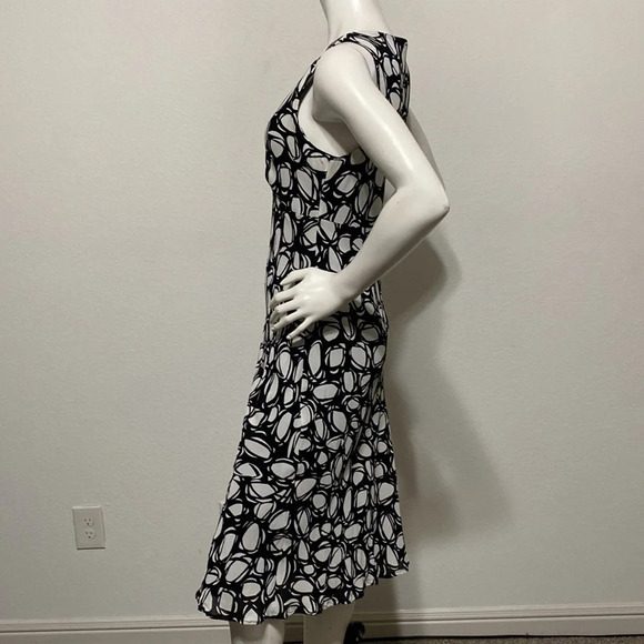 Hobbs WHite Black Fit & Flare Circle Print Dress Size 12 - Picture 3 of 6